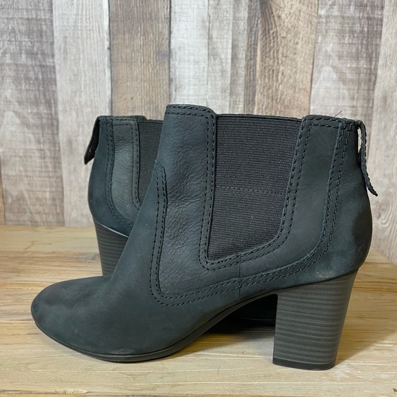Clarks Nubuck Ankle Boots Booties Black Stacked Heel - Picture 1 of 8